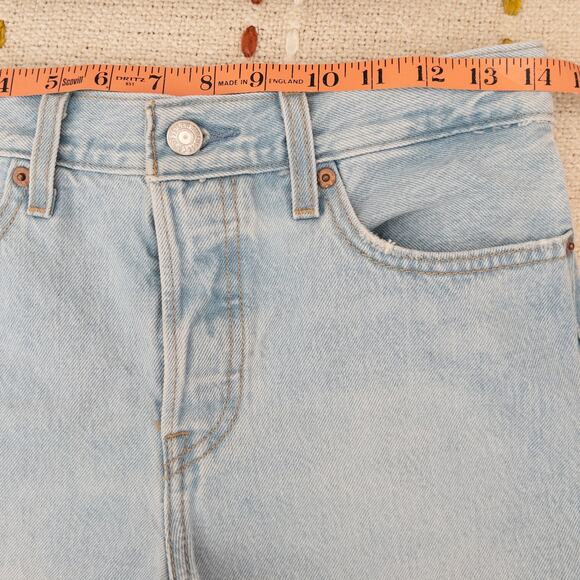 Levi's Waterless Wedgie Shorts Light Wash Size 27 Irregular - Picture 4 of 12